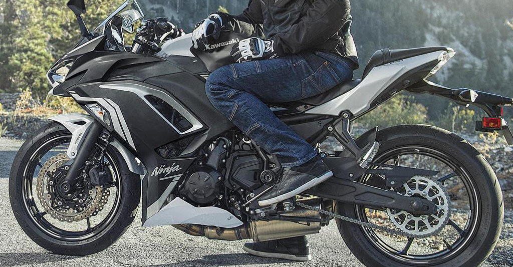 Mach es dir doch einmal bei einer Probefahrt auf der Kawasaki Ninja 650 bequem und du wirst wissen, warum ich so von diesem Motorrad schwärme.